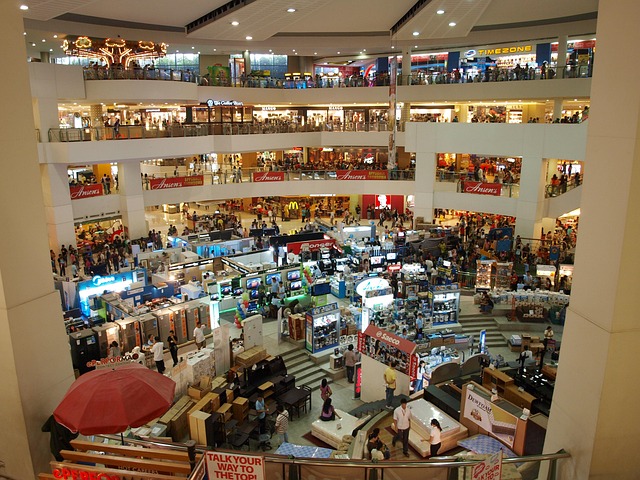 bicycle retail staff customer consultation